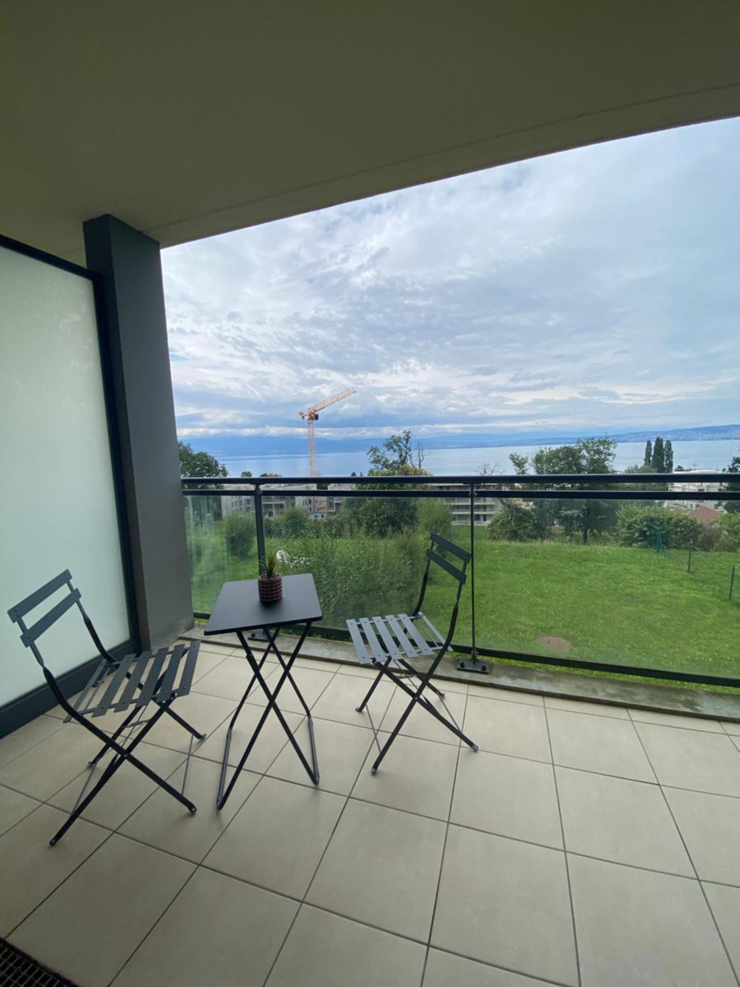 Avec Vue Imprenable Sur Le Leman